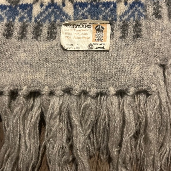 Shetland Accessories - Scarf Shetland wool from Scotland Fair Isle pattern timeless greys and blue